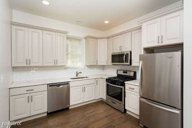 Main picture of 447 N Carpenter St