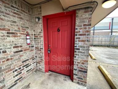 Main picture of 2404 N Reeves Ave