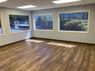 Main picture of 117 E Main St