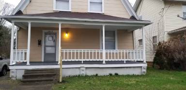 Main picture of 1819 Roosevelt Ave NE