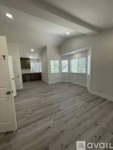 Main picture of 4888 Hillcrest Ave