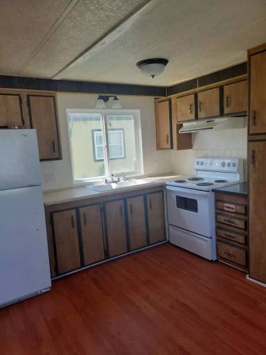 Main picture of 475 3rd St E