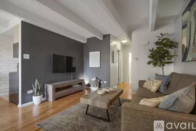 Main picture of 250 N Pearl St