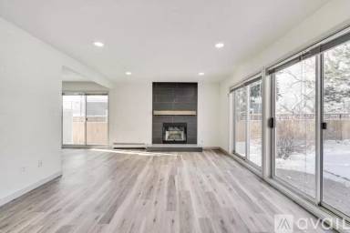 Main picture of 411 Roosevelt Ave