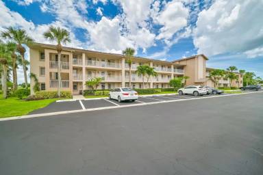 Main picture of 7360 Glenmoor Ln