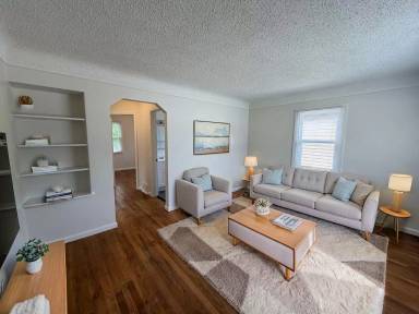 Main picture of 1821 Hanover St