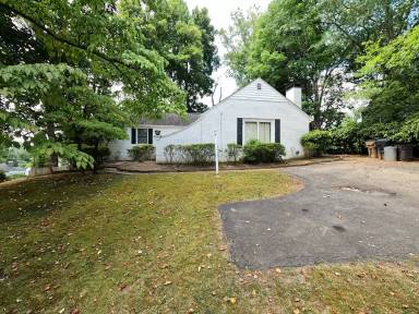 Main picture of 5615 Lake Shore Dr