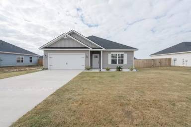 Main picture of 380 McClelland Loop NE