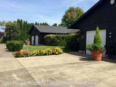 Main picture of 1980 NE Hembree St