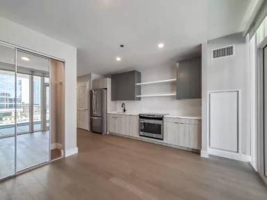 Main picture of 1147 N Clark St