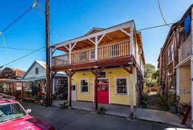 Main picture of 13931 Main St
