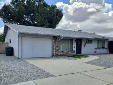 Main picture of 600 S Lyon Ave