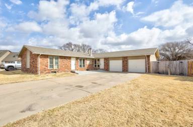 Main picture of 2130 S White Oak Cir