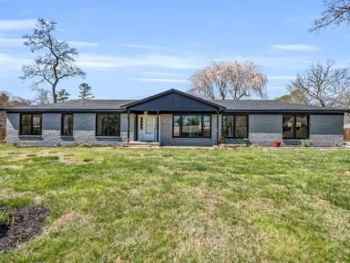 Main picture of 104 Balsam Rd
