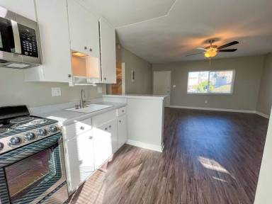 Main picture of 1215 Hornblend St
