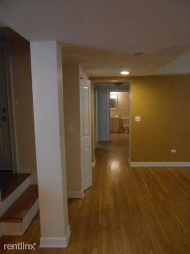 Main picture of 3910-28 N Pine Grove Ave