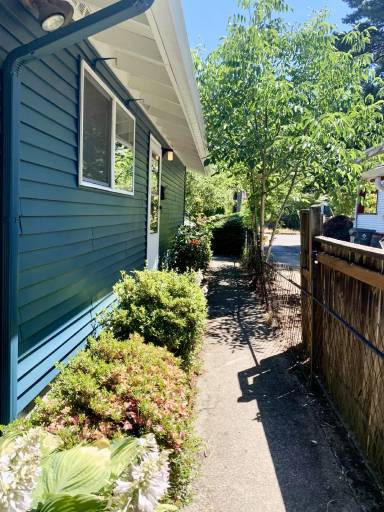 Main picture of 4005 SE 31st Ave