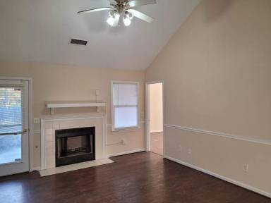 Main picture of 2011 Arrow Point Ln