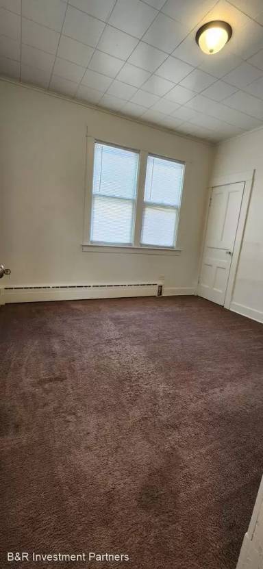 Main picture of 210 Oak St