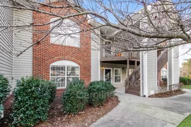 Main picture of 2630 Ingleside Dr