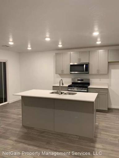 Main picture of 317 W 2050 N