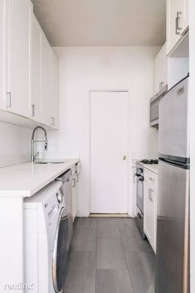 Main picture of 800 Fifth Avenue Apartments