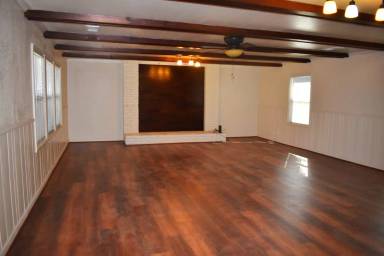Main picture of 3856 N American St