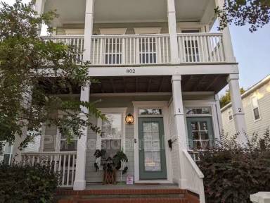 Main picture of 802 Nixon St