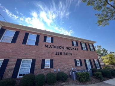 Main picture of 228 N Ross St