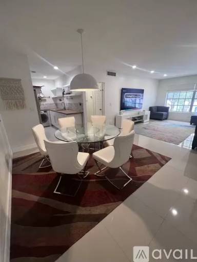 Main picture of Imperial Point Colonnades