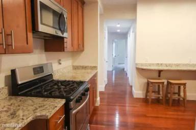 Main picture of 105 Murdock St