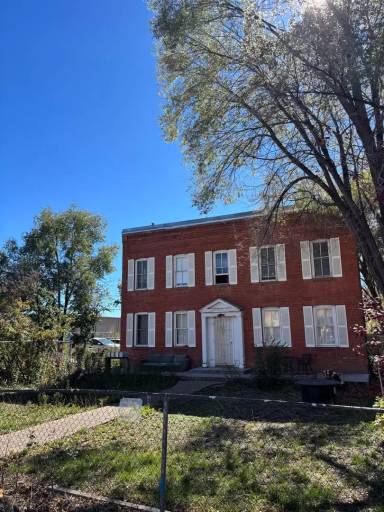 Main picture of 7 W Phoenix Ave