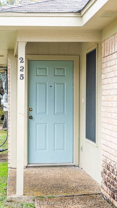 Main picture of 223 Jennifer Dr