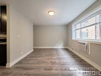 Main picture of 530 W Surf St