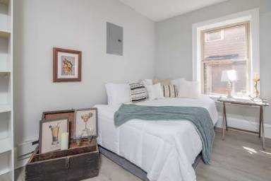 Main picture of 8302 Lake Ave