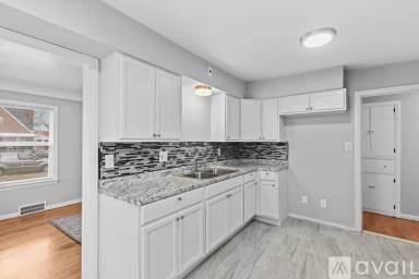Main picture of 5566 Haverhill St