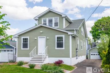 Main picture of 8 Hughes St