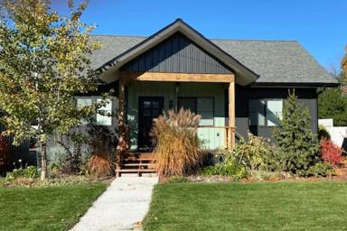 Main picture of 931 1st Ave W