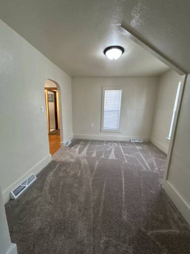 Main picture of 403 W 9th St