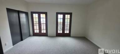 Main picture of 2136 NW Irving St