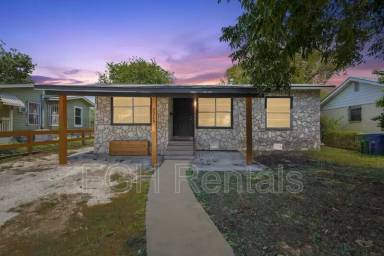 Main picture of 2215 Hays St