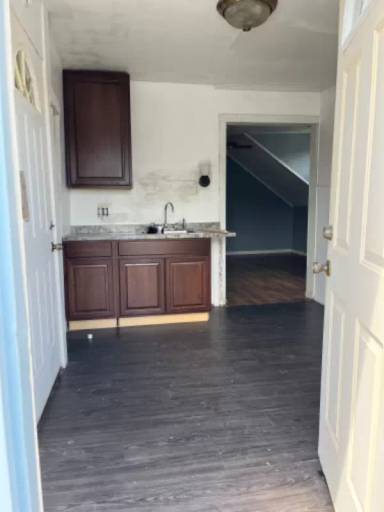 Main picture of 2118 S 33rd St