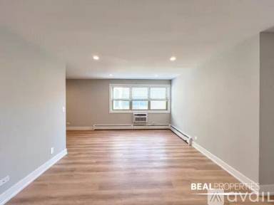 Main picture of 452 W Oakdale Ave