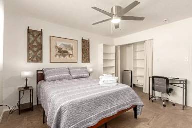 Main picture of 1328 W 6th St
