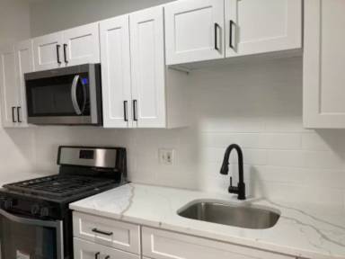 Main picture of 102 Evergreen St