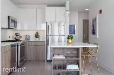 Main picture of The Apartments at Lincoln Common