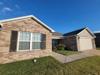 Main picture of 905 SW Loudon Dr