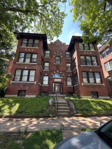 Main picture of 4166 Russell Blvd