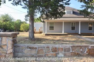 Main picture of 816 W Ball St