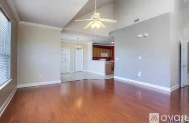 Main picture of Courtney Place